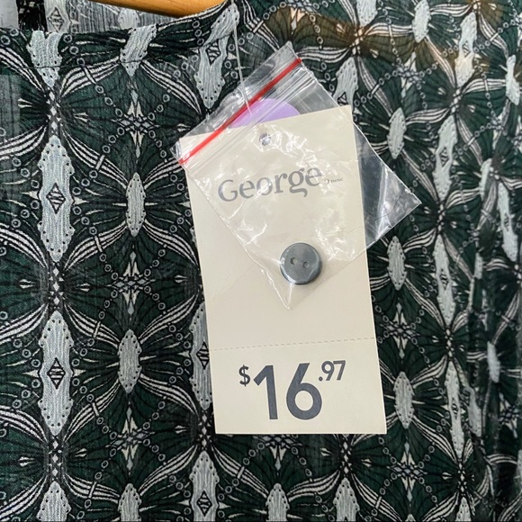 NWT Green Sheer Bell Sleeve Blouse 🌲 - Picture 8 of 9